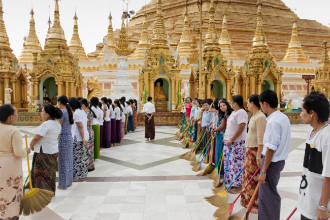 Cerimonia al tempio Shwezigon Paya in Myanmar