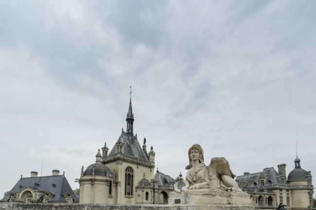 Statua di Chimera all'ingresso del Castello di Chantilly