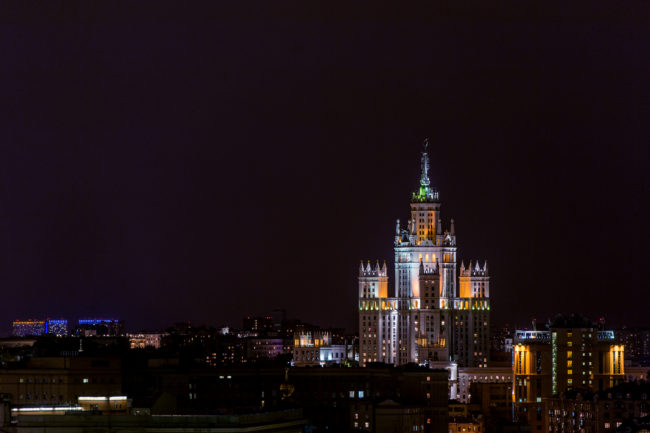Veduta della città di Mosca di notte