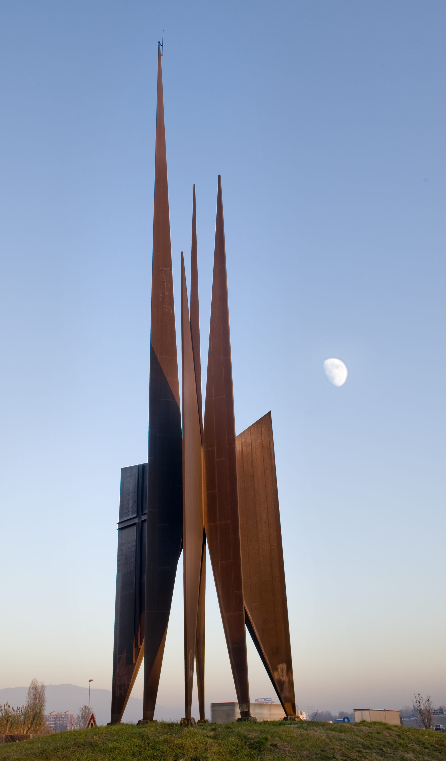 Foto di Architetto Bruno Fedrigolli, monumento ai caduti (casello Brescia centro, autostrada A4)