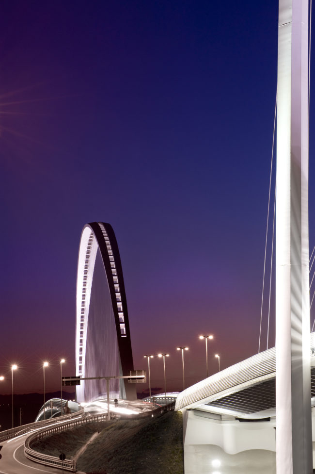 Architetto Santiago Calatrava, Ponte centrale