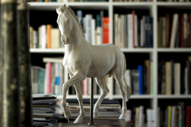 Casa Dal Bianco, gesso di un cavallo