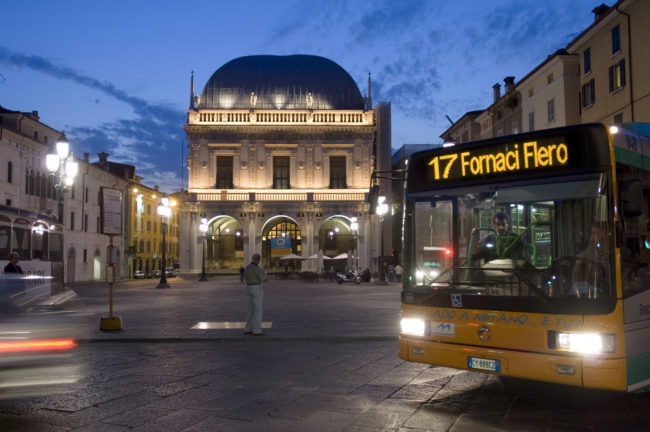 Brescia mobilità: Autobus in piazza Loggia