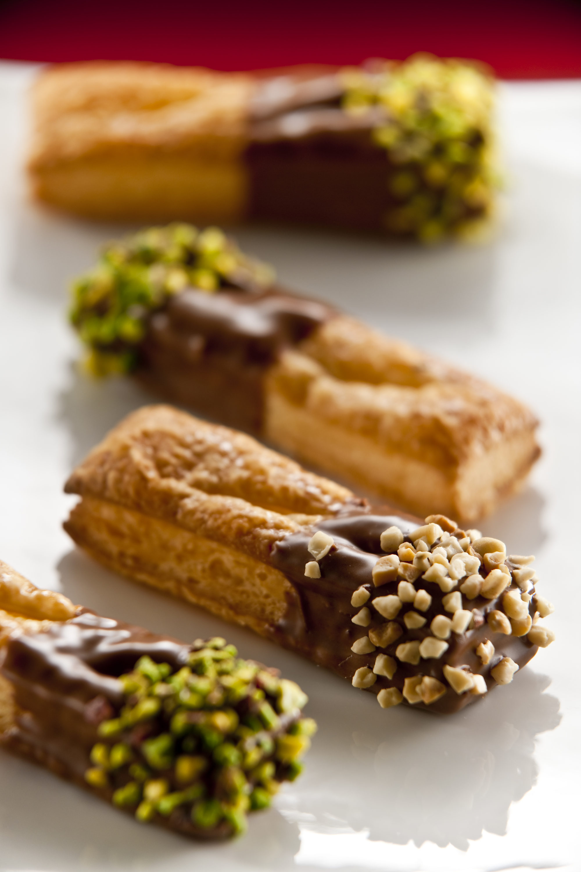 Foto di biscotti con cioccolato, noccioline e arachidi