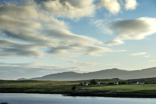 l'ultimo sole lambisce le verdi terre dell'isola di Skye