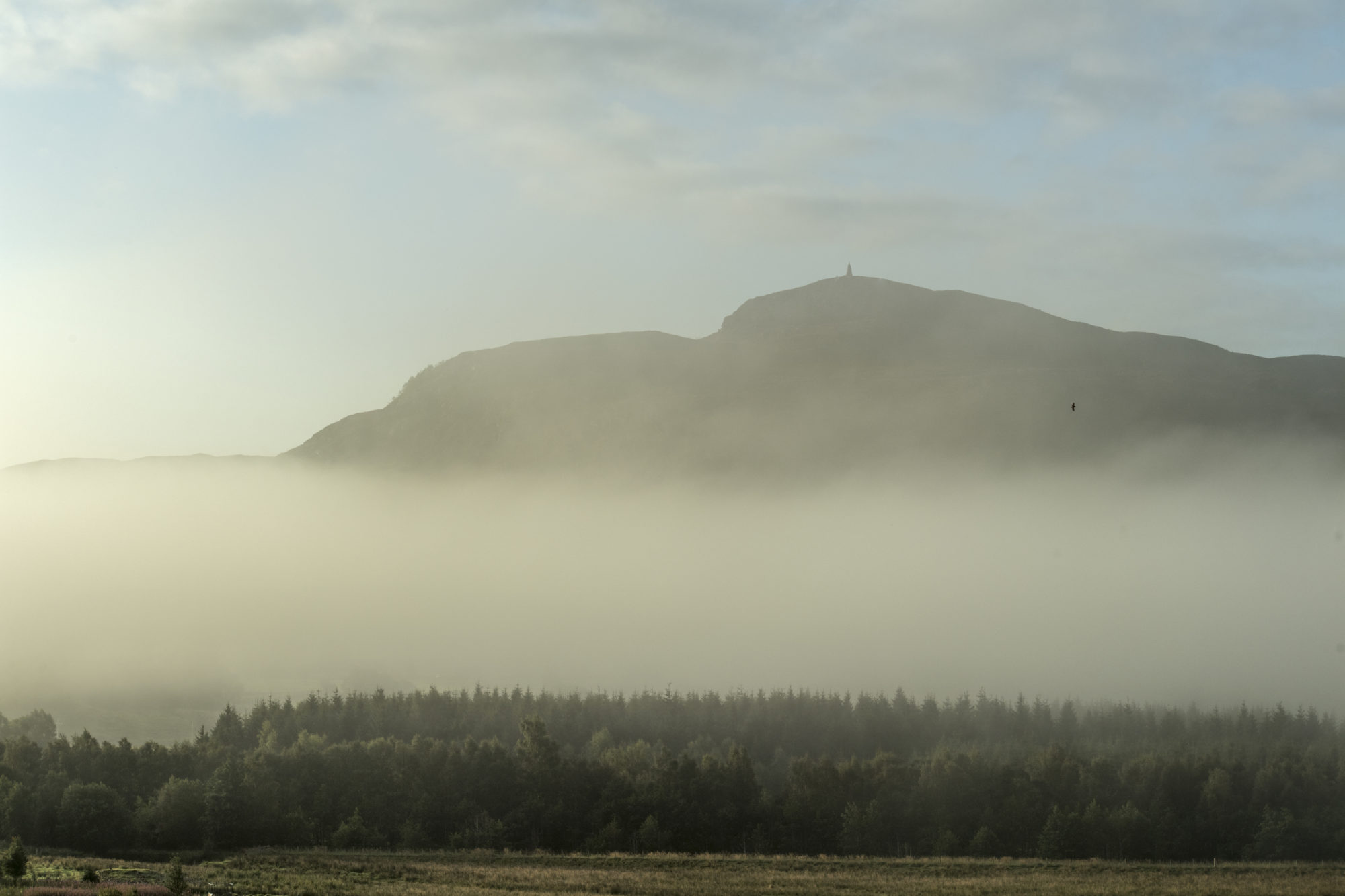 Foto di alba su un paesaggio delle highlands scozzesi