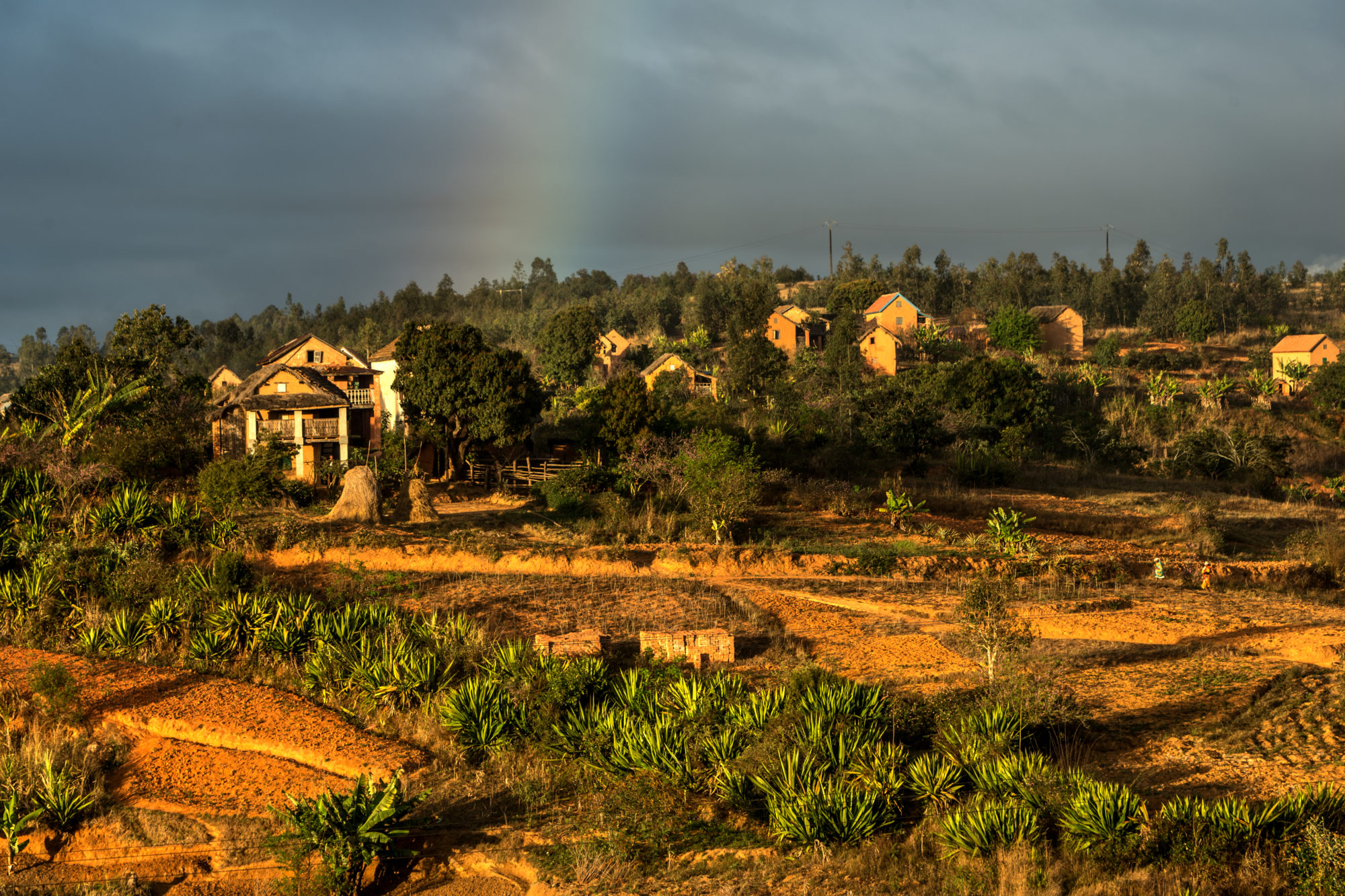 Foto di villaggio di montagna nel centro del madagascar