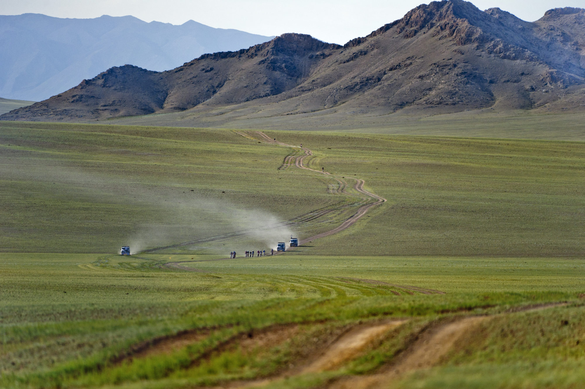 Foto di Ciclisti sul percorso della Mongolia Bike Challenge