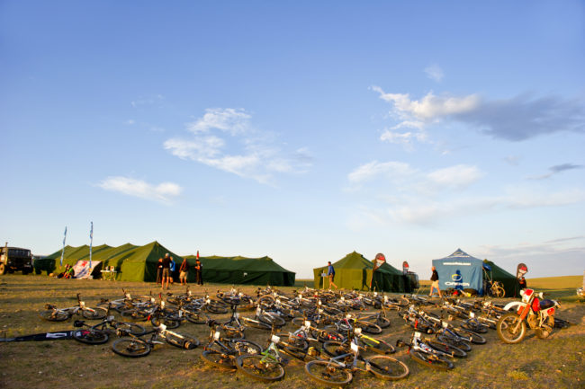 Tende dei partecipanti alla Mongolia Bike Challange