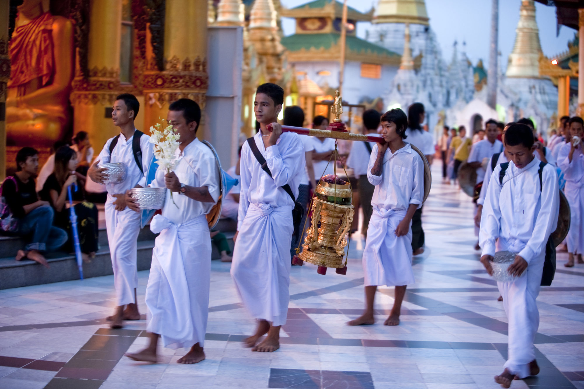 Foto di Cerimonia al tempio Shwezigon Paya in Myanmar