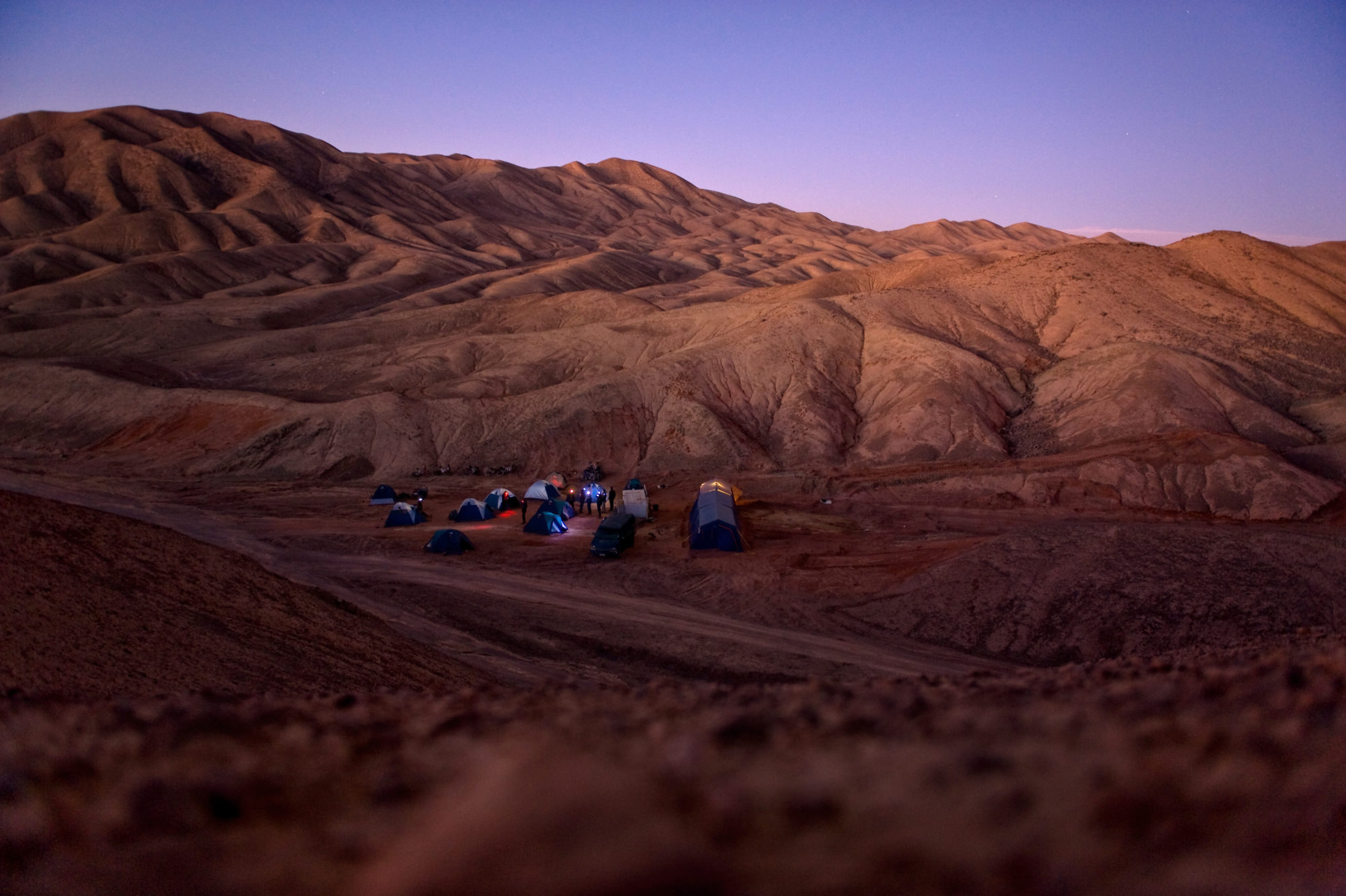 Foto di accampamento di tende nel deserto di atacama