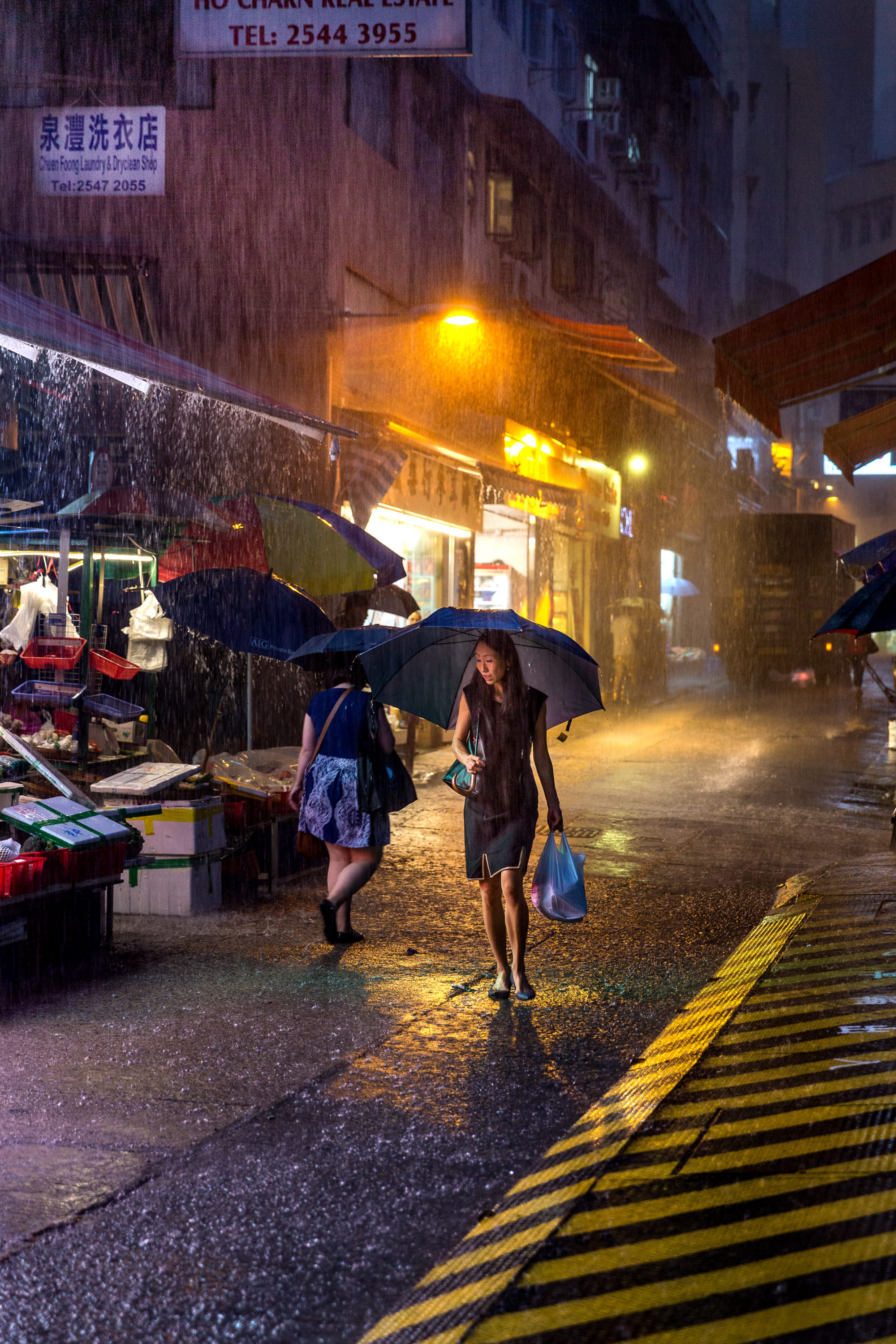 Foto di Acquazzone nel centro di Hong Kong