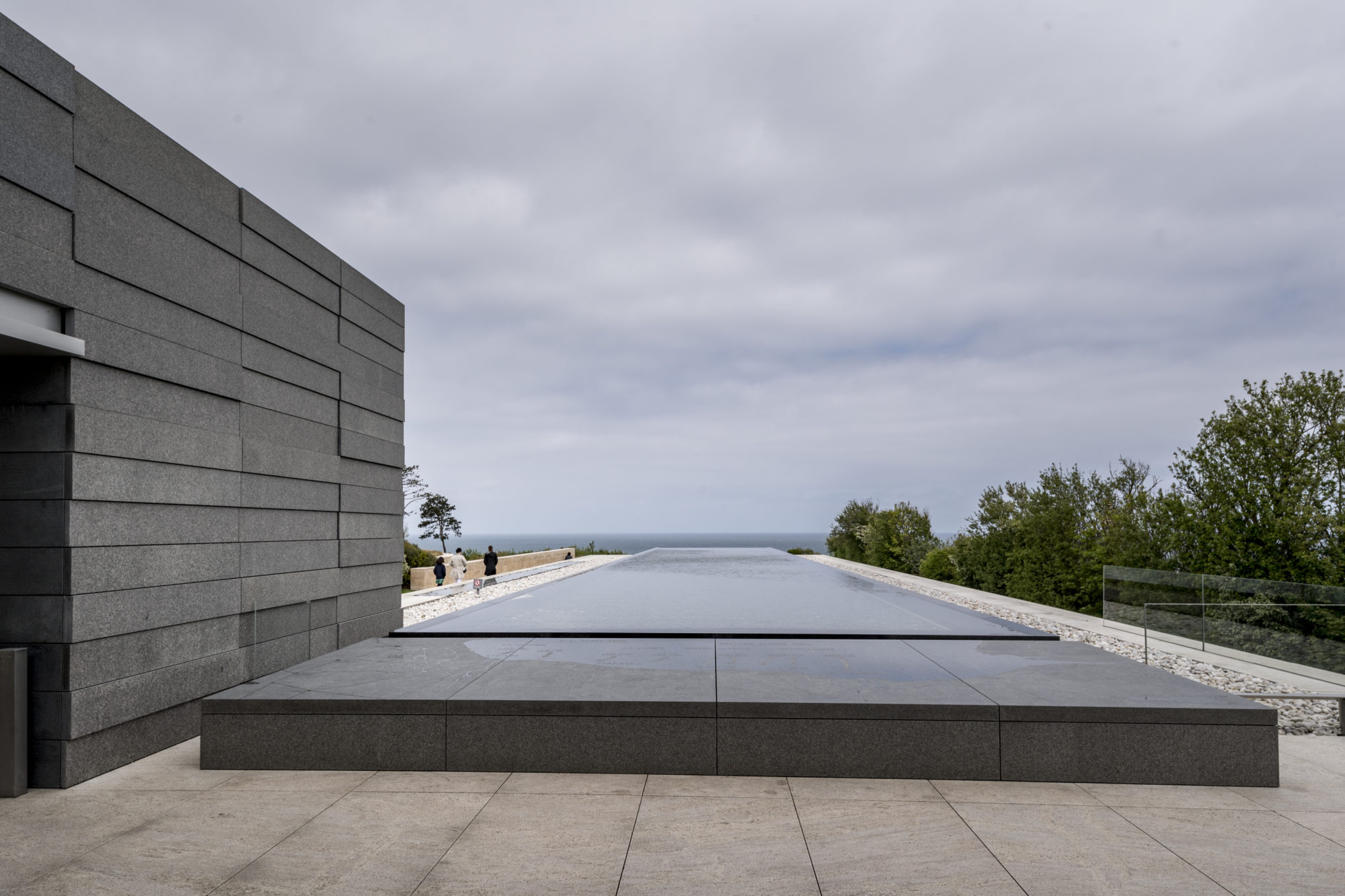 Foto di Ingresso del Cimitero e monumento alla memoria americano in Normandia