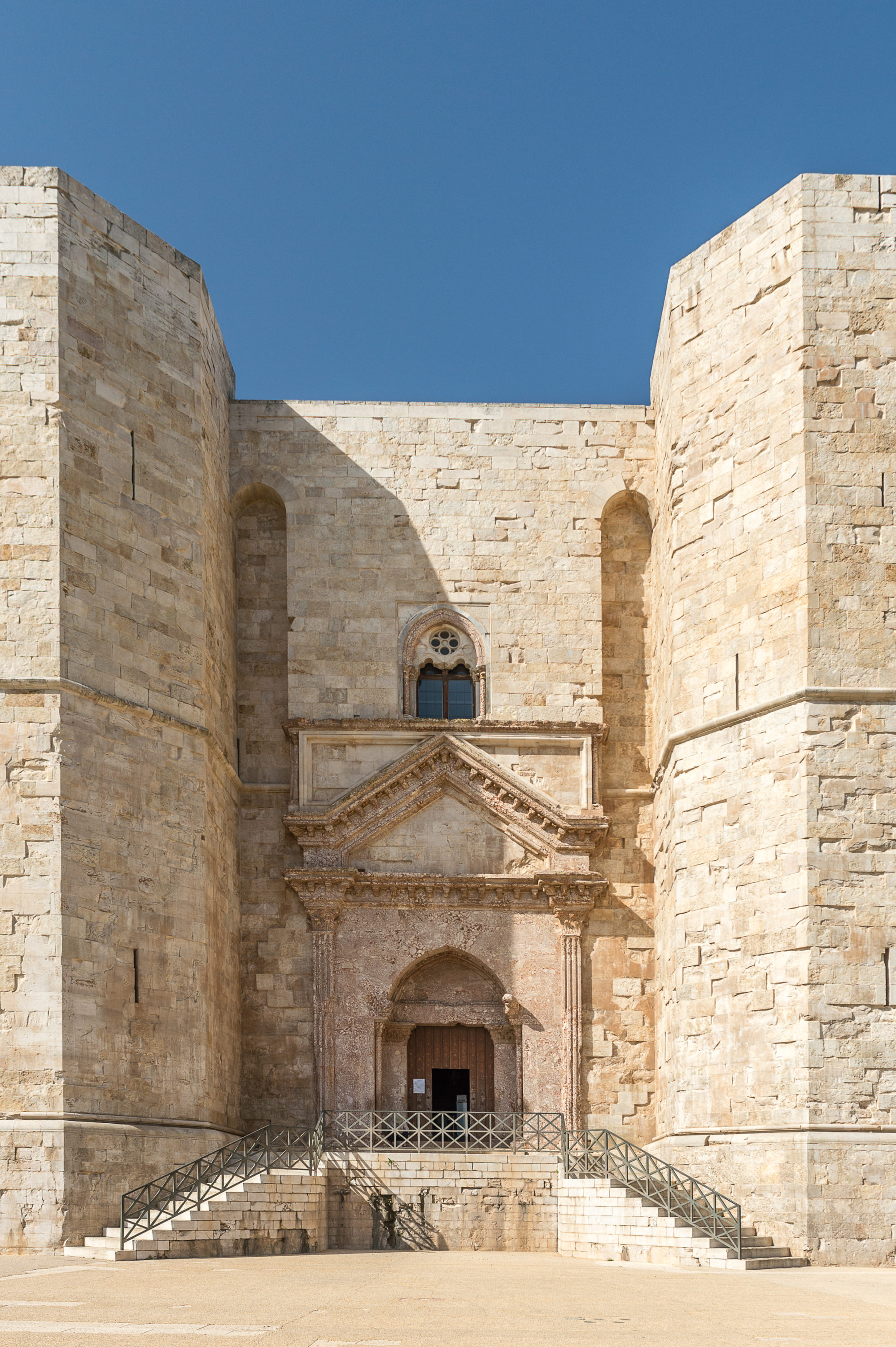 Foto di Castel del Monte, ingresso