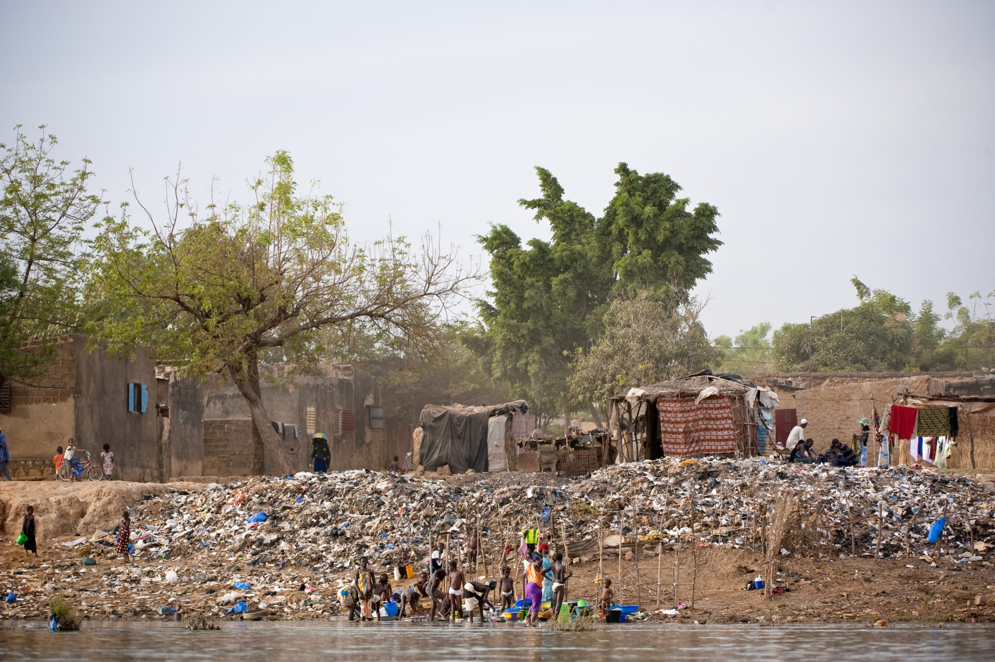 Foto di Discarica sul fiume Niger