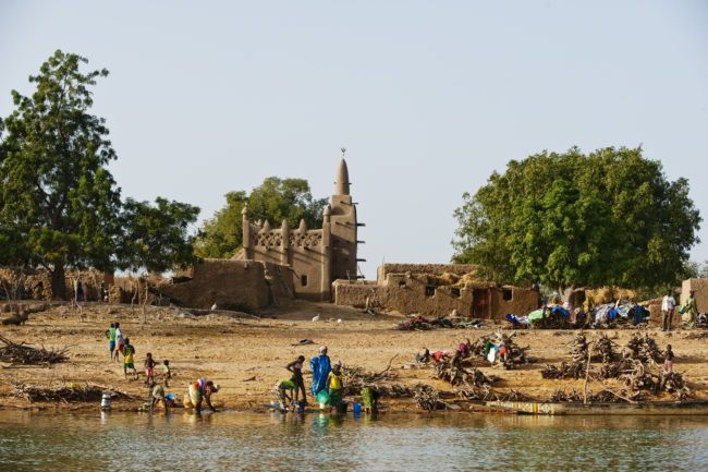 Moschea sulle rive del fiume Niger