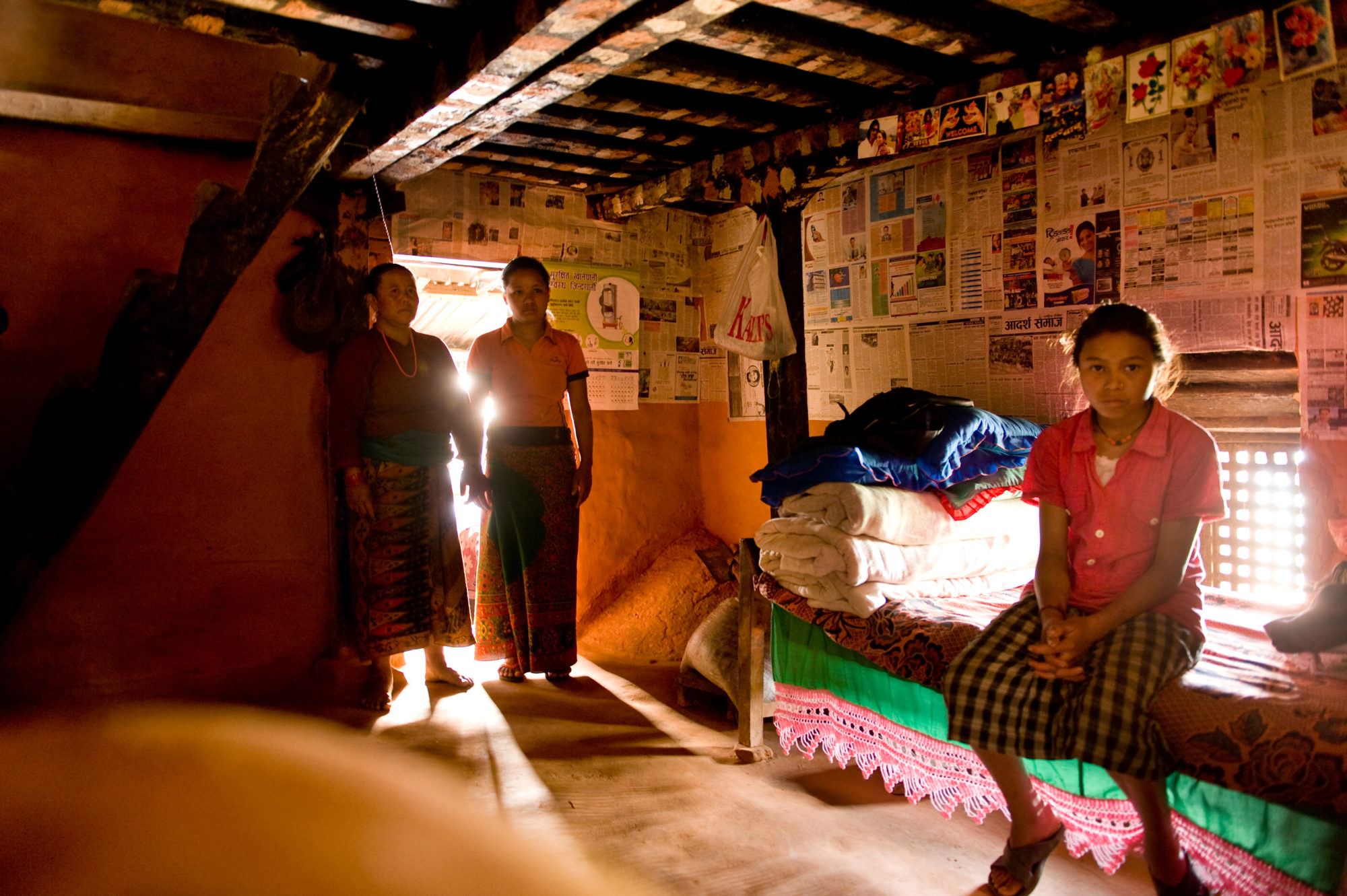 Foto di Famiglia nella sua abitazione alle pendici di Annapurna