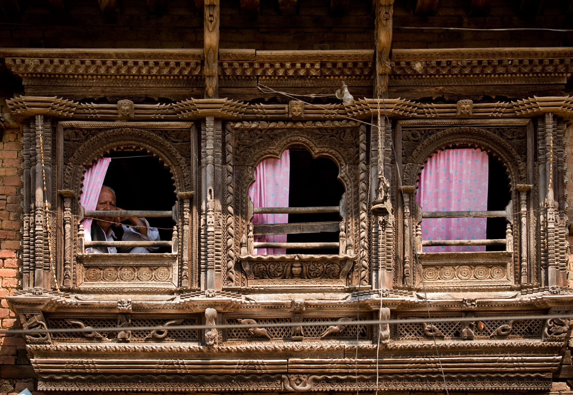 Foto di Una tipica finestra decorata in Bhaktapur
