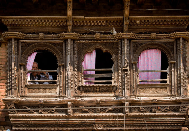 Una tipica finestra decorata in Bhaktapur