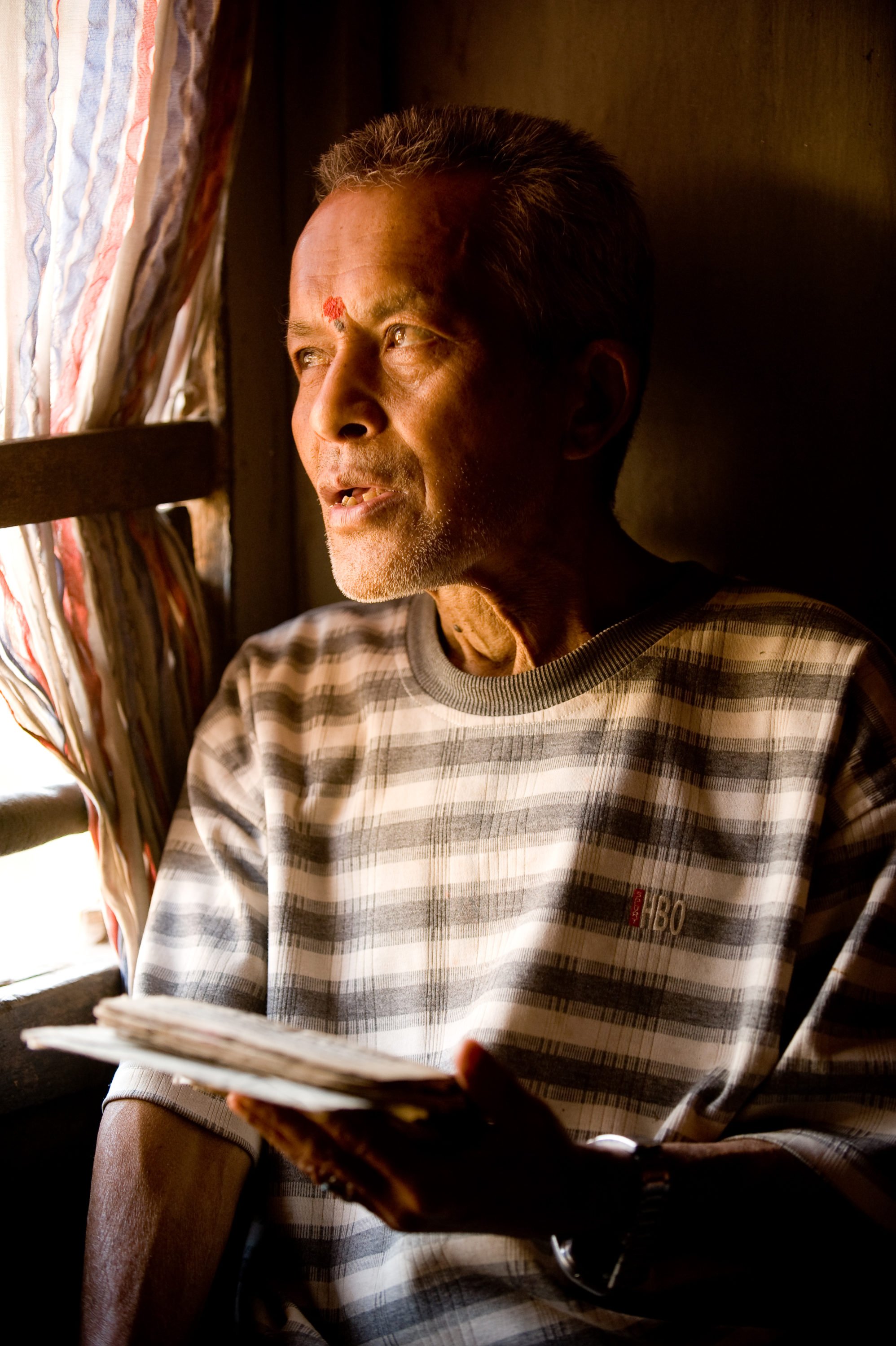 Foto di Uomo all’interno di un’abitazione a Bhaktapur