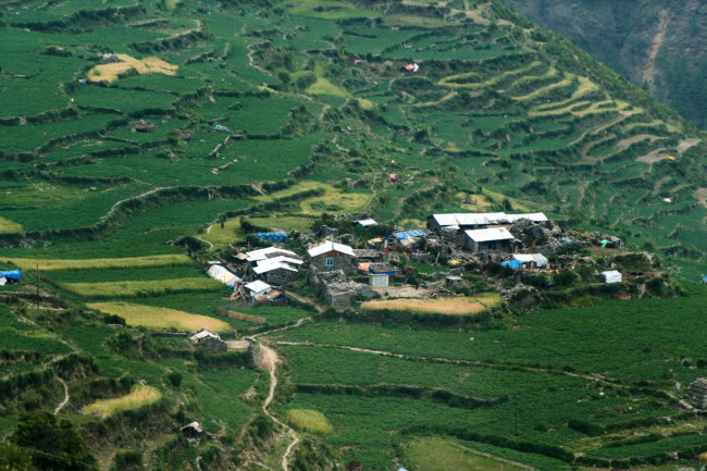 nell'area di gatlang, veduta dall'alto di un villaggio