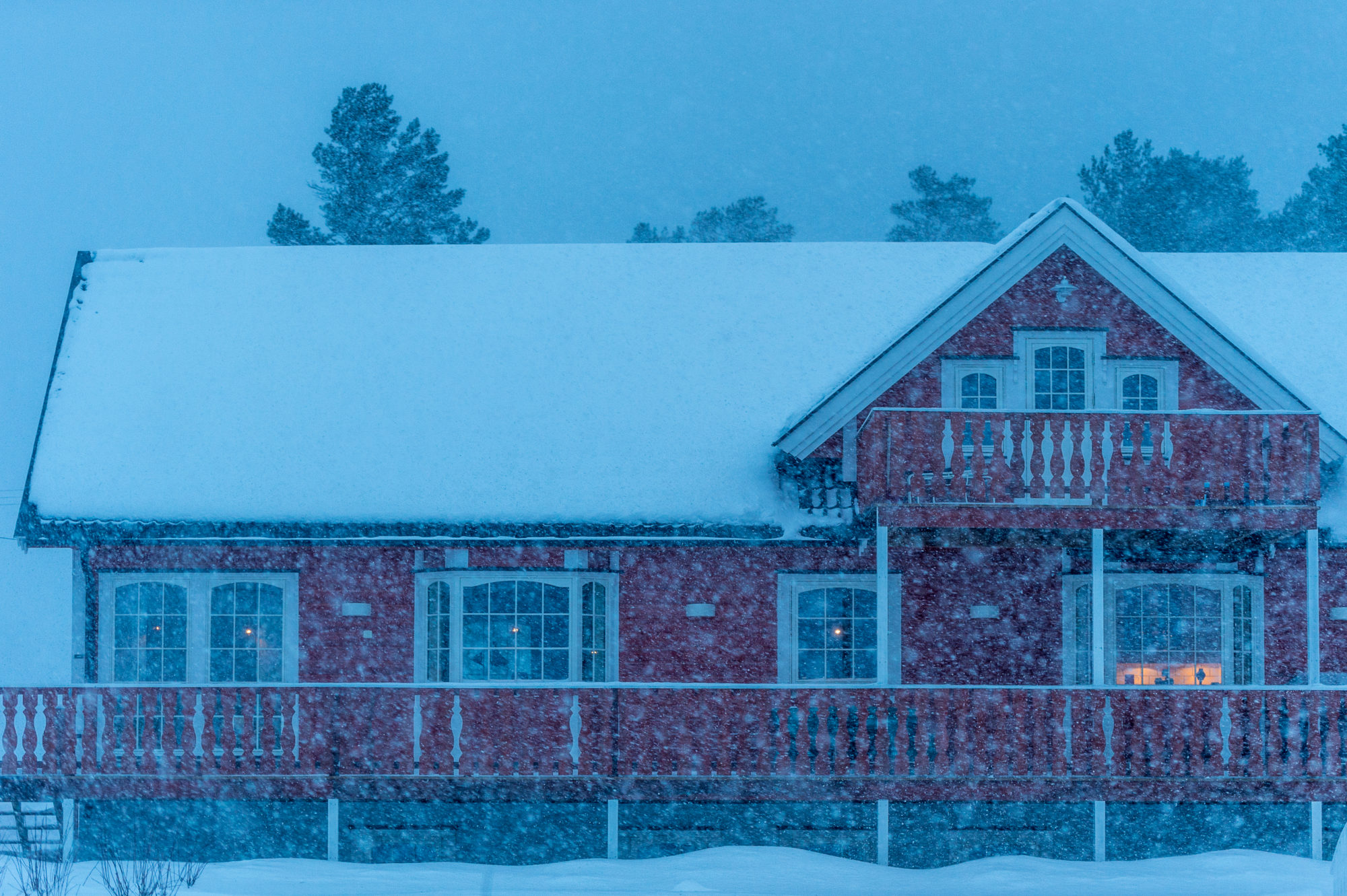Foto di Casa sotto la bufera di neve