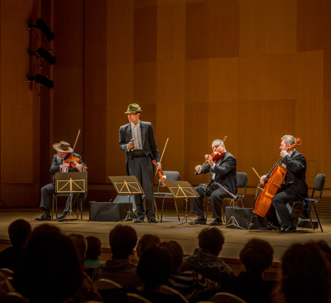 Concerto dei Mozart's Group in un teatro a Mosca