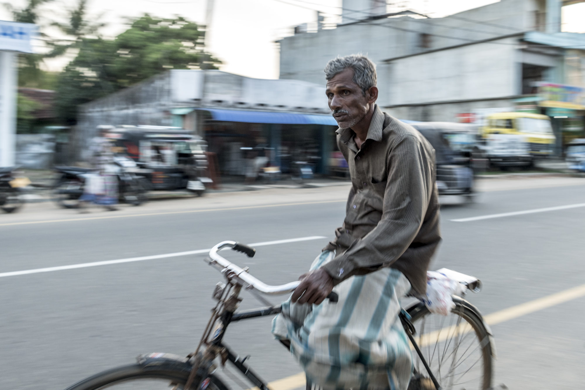Foto di Uomo in bicicletta a Polonnaruwa