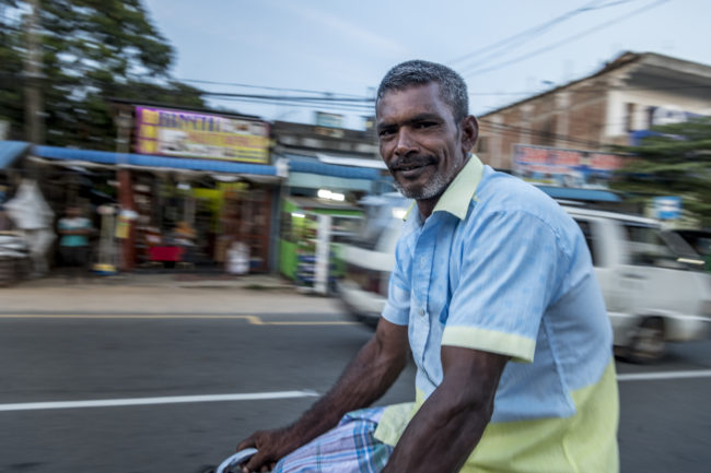 Uomo in bicicletta a Polonnaruwa