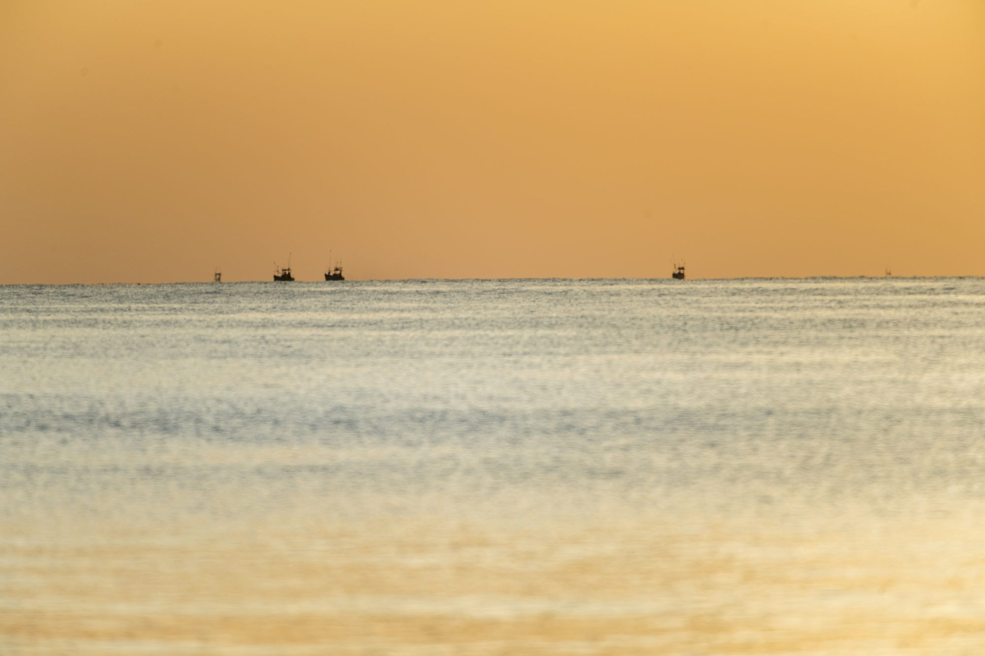 Foto di Alba a passekudah bay, i pescatori tornano a terra dopo una nott