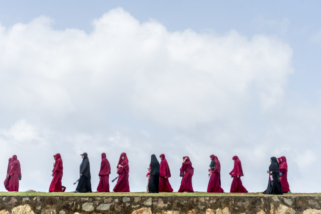 studentesse di una scuola islamica sulle mura di Galle